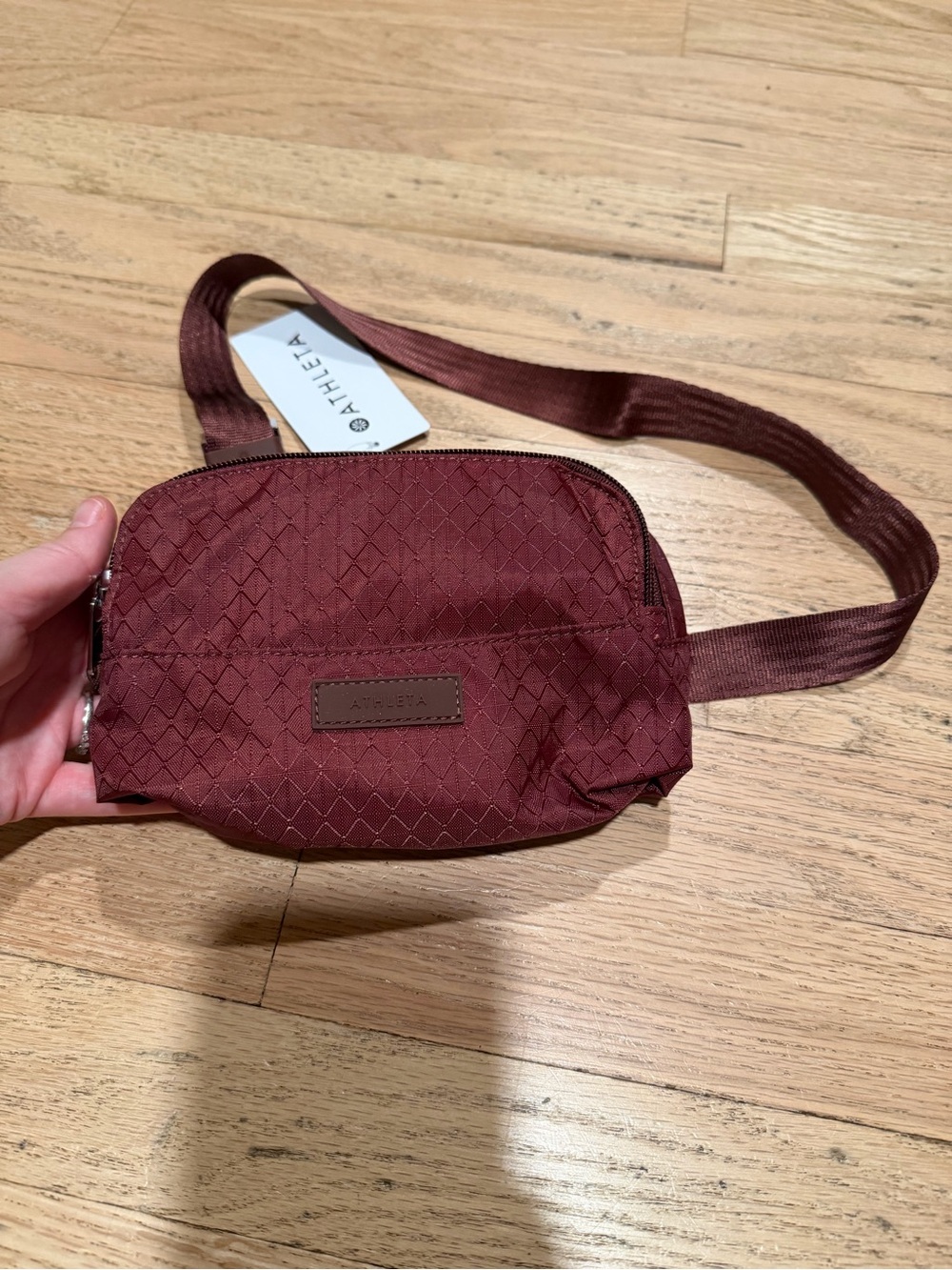 Athleta Excursion Crossbody Belt Bag – Burgundy – NWT